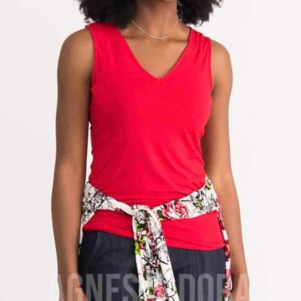 Fitted V-neck Tank